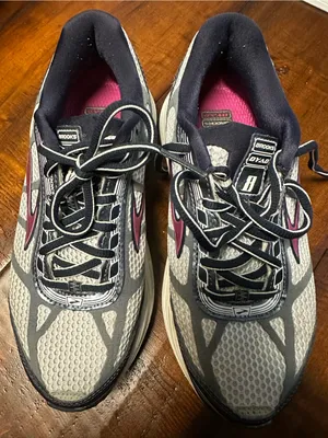Brooks Dyad Women's Athletic Running Shoes — Gray with Pink Accent thumbnail 5
