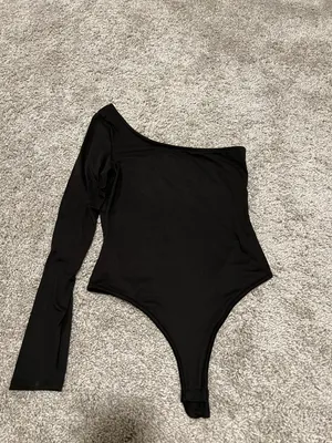 Pretty Little Thing Black One Sleeve Bodysuit thumbnail 5