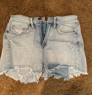 Jean shorts Size 6 thumbnail 2