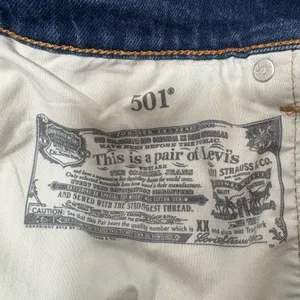 LEVI’S 501 Button-Fly Cut Off Denim Blue Shorts thumbnail 4