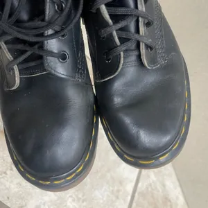 Dr Martens ladies USA 5/uk 3 Boots Made England Black Leather 6-Eye Ankle Boot thumbnail 8