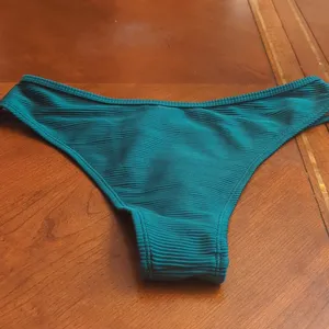 Cupshe Emerald Green Ribbed Bikini Size Large thumbnail 8