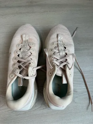 Nike Women's Beige/Tan Lightweight Sneakers thumbnail 3