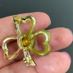 Vintage Gold Tone Shamrock Brooch Pin Green Rhinestone St. Patrick’s Day thumbnail 5