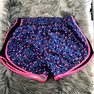 NWOT Nike Dri-Fit Mosaic Pattern Athletic Shorts, Size Large, L thumbnail 1