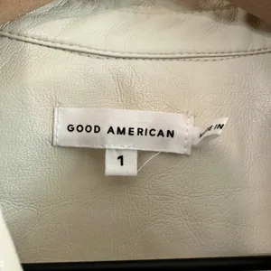 Good American | NWT Better Than Leather Faux Cropped Shacket Jacket, Size‎ 1 thumbnail 8