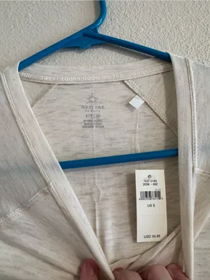 NWT Aerie Lightweight Cream Long-Sleeve Women's Top thumbnail 2