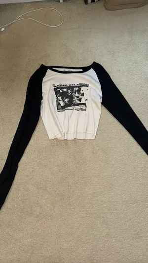 Bella Radio Brandy Melville Silence Top thumbnail 2