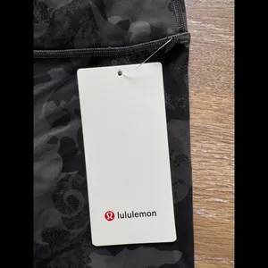 Lululemon Wunder Train High Rise 28” Hidden Heritage Lace Black Size 6 NWT thumbnail 5