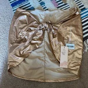 NWT Oh Polly Swim Gold Metallic‎ Wrap Cover Skirt M thumbnail 3