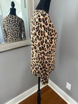 Cynthia Rowley cheetah animal print 2-ply Cashmere sweater size medium. thumbnail 4