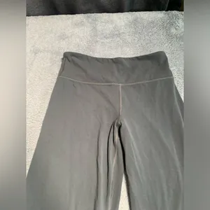 Athleta elation straight leg 2.0 Gray Yoga Pants small thumbnail 2
