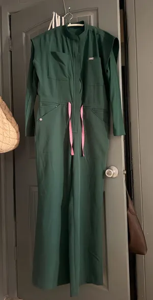 FIGS Scrubs Set thumbnail 1