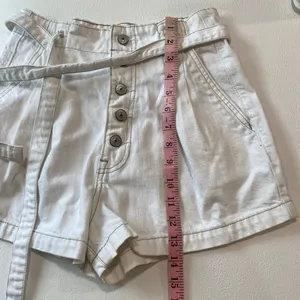 Abercrombie & Fitch Size 4 27 White Denim Paperbag Belted Shorts thumbnail 5