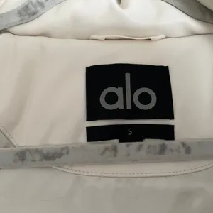 Alo Yoga Faux Leather Boss Puffer Ivory S thumbnail 11