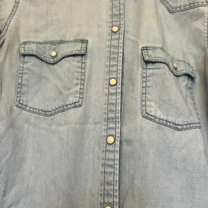 American Eagle Outfitters Button-Up Shirt thumbnail 4