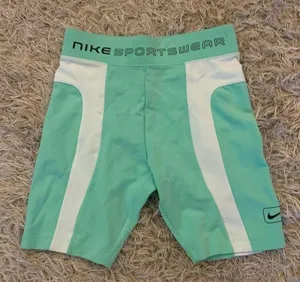 Nike sport shorts size small NWT thumbnail 1