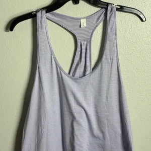 Lululemon Athletica Women lilac Tank Top‎ Sleeveless size 8 thumbnail 2