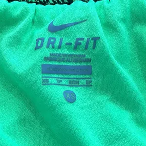 Nike‎ Dri-FIT Tempo Running Shorts Womens Neon Green Black Geometric XS thumbnail 6