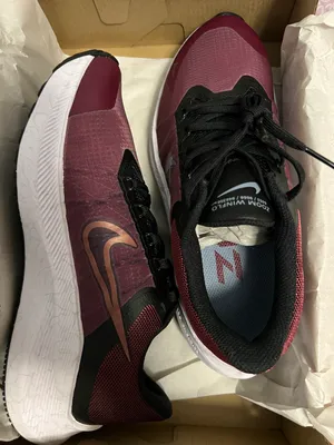 Nike Zoom Winflo 8 - Size 7 - Dark Beetroot thumbnail 1