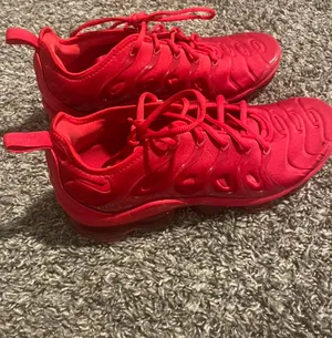 Red Nike Vapormax Shoes thumbnail 2