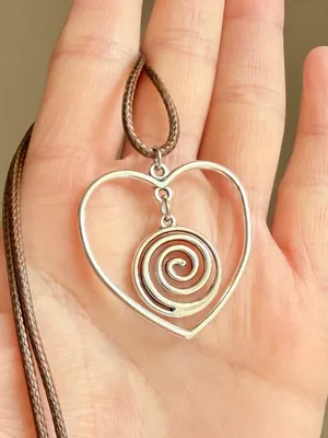Handmade vintage antique goth style heart necklace 🙏❤️ thumbnail 6