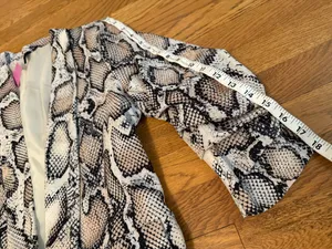 NWT Snake print 3/4 sleeve blazer size L Size L thumbnail 13
