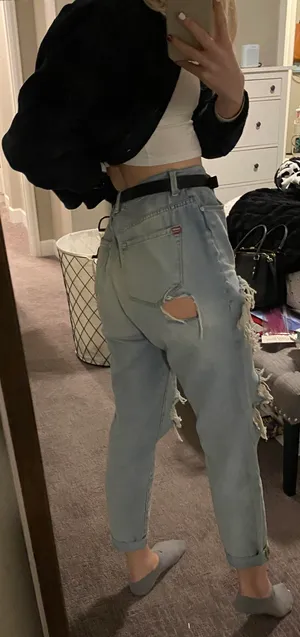 Ripped Mom Jeans thumbnail 4