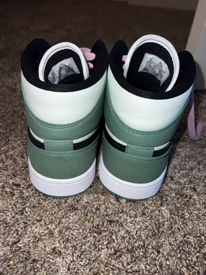 Nike Air Jordan 1 Mid thumbnail 3