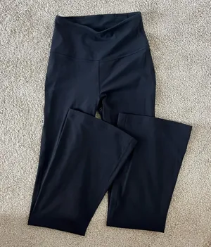 Lululemon Groove Nulu Super High Rise Flared Pant size 4 black thumbnail 1