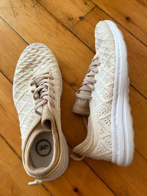 Apl techloom phantom sneakers women’s 7 beige thumbnail 1