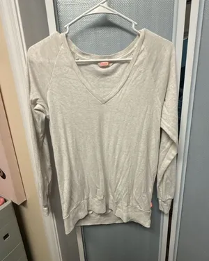 TNA Aritzia V-Neck Sweatshirt Size XS Heather White Long Sleeve Pullover thumbnail 1
