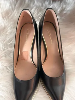 BCBG generation high heels black with gold accent around size 7B thumbnail 2