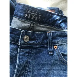 ✨HP✨Ames Slim Boyfriend Jeans✨ thumbnail 8