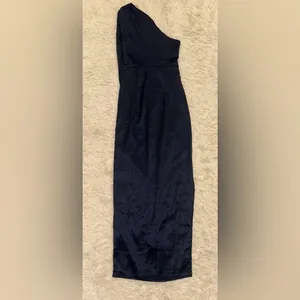 NEW Petal & Pup Nadia One-Shoulder Satin Maxi Navy Dress sz 4 thumbnail 6