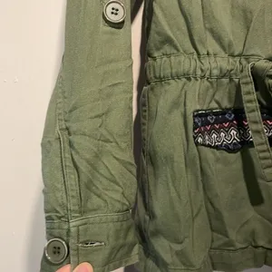 ModCloth- Olive Green Capulet Embroidered Aztec Utility Anorak Jacket- Size S thumbnail 9