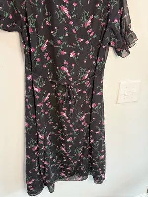 Women’s Black Floral Tie-Neck Dress - Pink Floral thumbnail 3