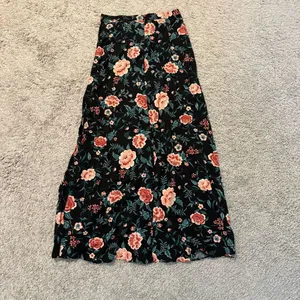Forever 21 Black Floral Maxi Skirt Small thumbnail 2