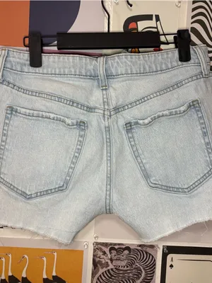 Old Navy OG Straight High-Rise Distressed Denim Shorts Size 6 thumbnail 2