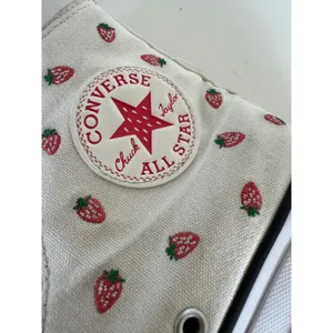 Chuck Taylor Converse‎ Strawberry print sneakers size US8 thumbnail 7
