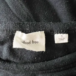 Wilfred Free Aritzia Lounge Crew Neck Short Sleeve Ultra Soft Tee Shirt Black S thumbnail 2