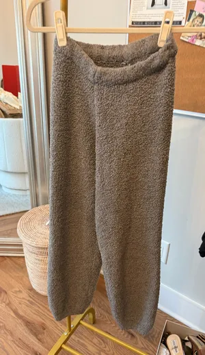Skims Fuzzy Halter Top and Jogger Set thumbnail 7