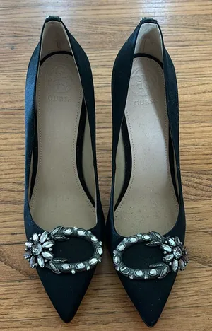 Guess Black Pointed Heels thumbnail 1