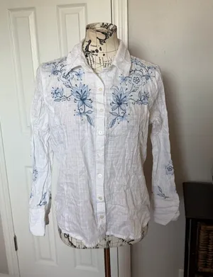 Nomadic Traders Fresco 100% Cotton Embroidered Floral White/Blue Button Down Shirt Sz M cottage Western coastal boho thumbnail 1
