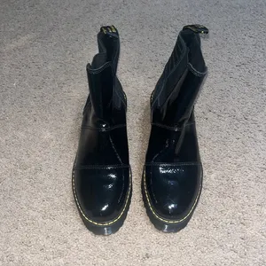 Dr.‎ Martens Rozalie Distressed Patent Heeled Chunky Chelsea Boots Black 9 thumbnail 3