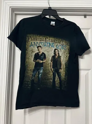Florida Georgia Line Band Mens T-shirt is a size Small. thumbnail 1