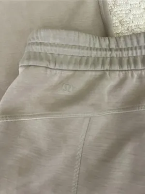 Lululemon Softstreme Woman’s High Rise Jogger Pants Size 8 thumbnail 4