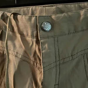 Athleta Dipper Nylon Cargo Hiking Pants Kahki Low Rise Women's Bootcut thumbnail 2