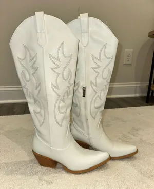 White Cowboy Boots Size 7 thumbnail 1