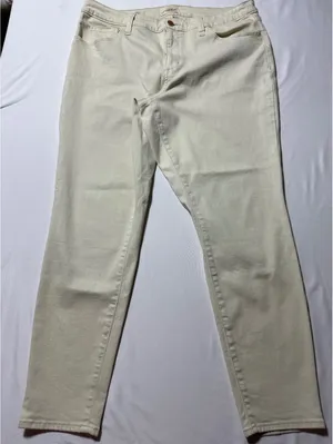 Universal Threads High Rise Skinny Jeans in Cream - Size 17R thumbnail 1